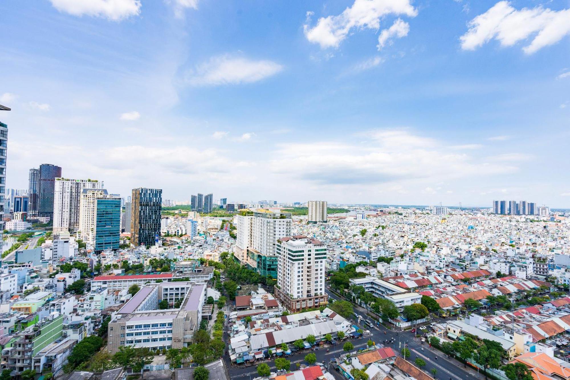 Henry - Rivergate TP. Hồ Chí Minh